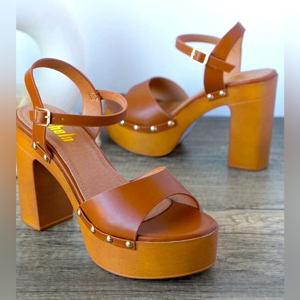 Platform heel with decorative studs